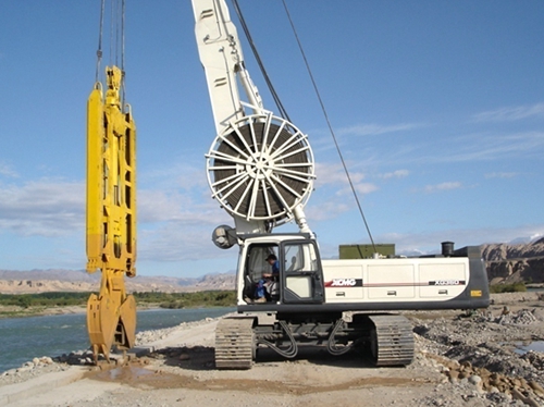 連續牆(qiang)施工-新(xin)疆庫爾(er)勒開都(dou)河水電(dian)站圍堰(yan)工程1