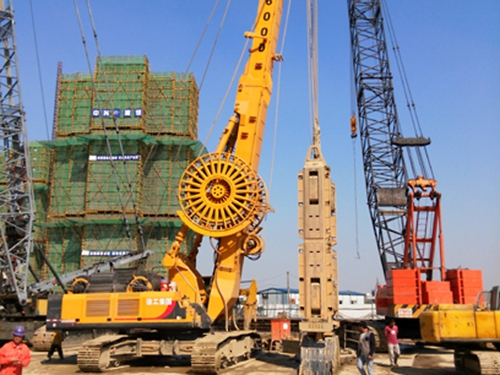 徐工XG600D連續(xu)牆抓鬥上(shang)海灘秀大(da)鍋重器風(feng)采