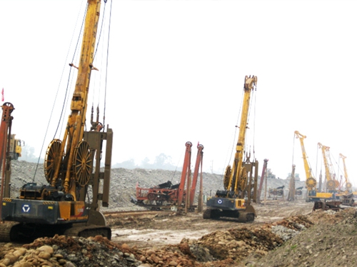 徐工(gong)連續(xu)牆機(ji)群樂(le)山施(shi)工