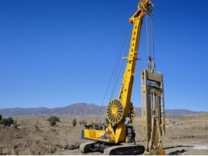 2025年11月基(ji)礎公司(si)高新技(ji)術産品(pin)XG450D連續牆(qiang)在内蒙(meng)古工業(ye)園區1号(hao)水源地(di)防滲工(gong)程施工(gong)