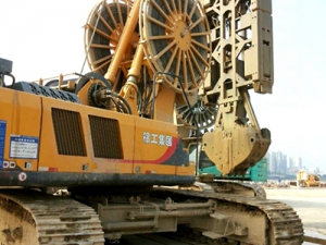 珠澳(ao)大橋(qiao)珠海(hai)鍊接(jie)線人(ren)工島(dao)工程(cheng)施工(gong)